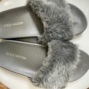 Steve Madden furry slide